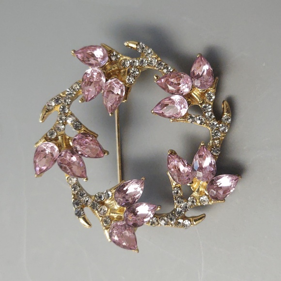 Pink Rhinestone Wreath Brooch - Picture 2 of 4